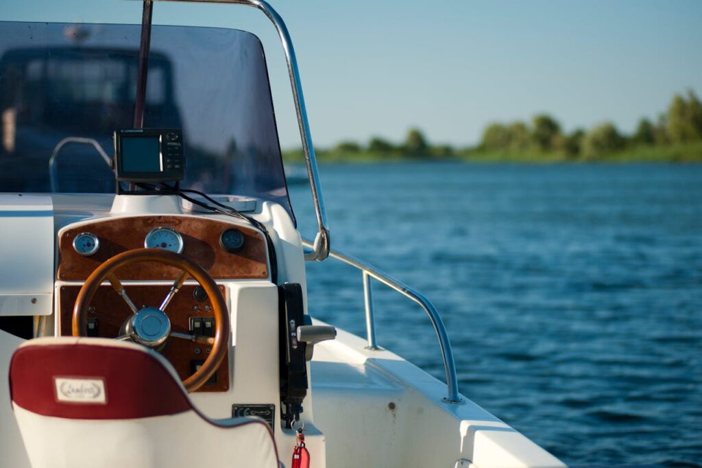 pexels-photo-1007836 White and Brown Boat